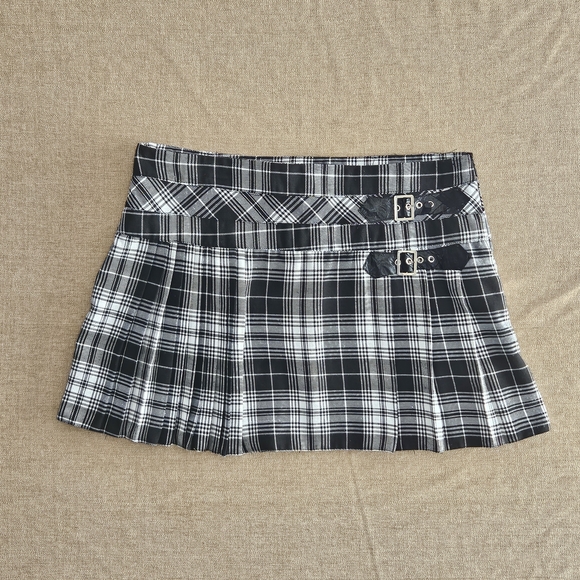 Rue21 Black and White Plaid Mini Skirt - Picture 2 of 7